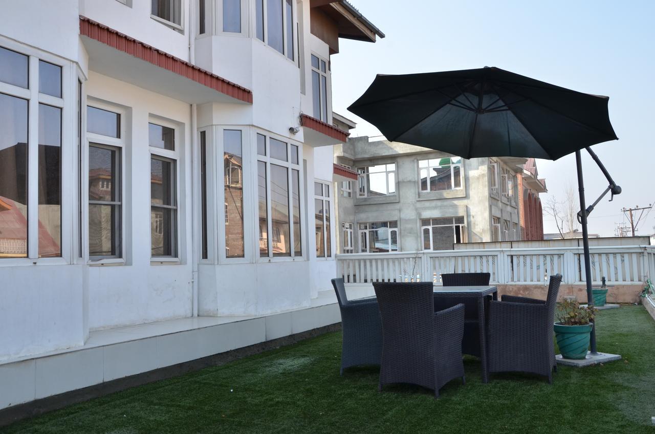 Hotel Kaisar Srīnagar Exterior foto